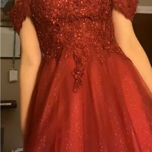 Embellished Burgundy Tulle Prom Dress with Lace Appliqué